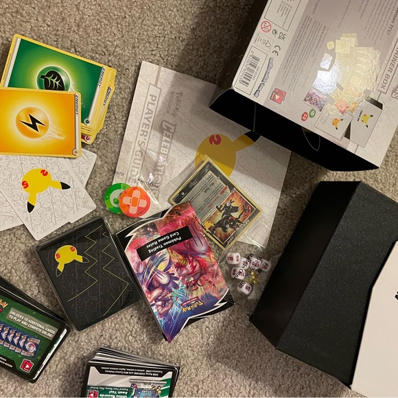 Pokémon TCG: Celebrations Elite Trainer Box 25th anniversary - Picture 5 of 5